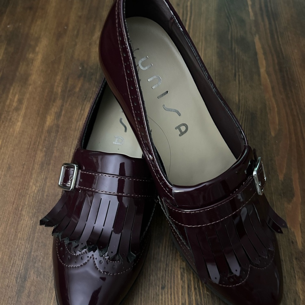 Unisa Women's Deep Burgundy Fringe Loafers